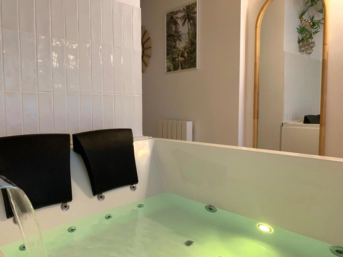 Bali Serenity Balneo Et Lit Rond Lagnieu Bagian luar foto