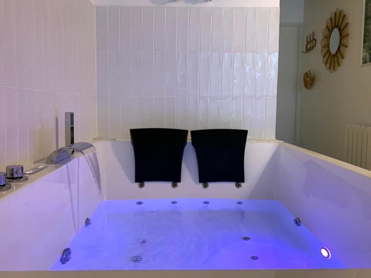 Bali Serenity Balneo Et Lit Rond Lagnieu Bagian luar foto