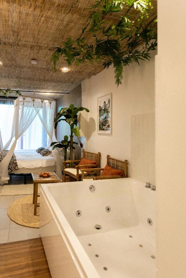 Bali Serenity Balneo Et Lit Rond Lagnieu Bagian luar foto