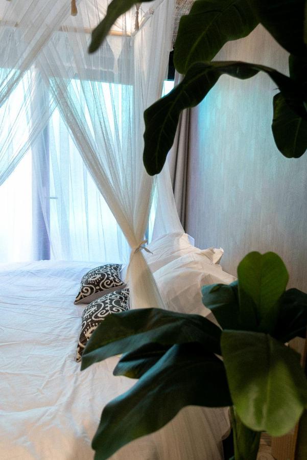 Bali Serenity Balneo Et Lit Rond Lagnieu Bagian luar foto