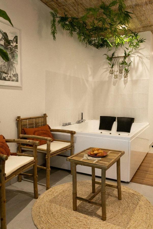 Bali Serenity Balneo Et Lit Rond Lagnieu Bagian luar foto